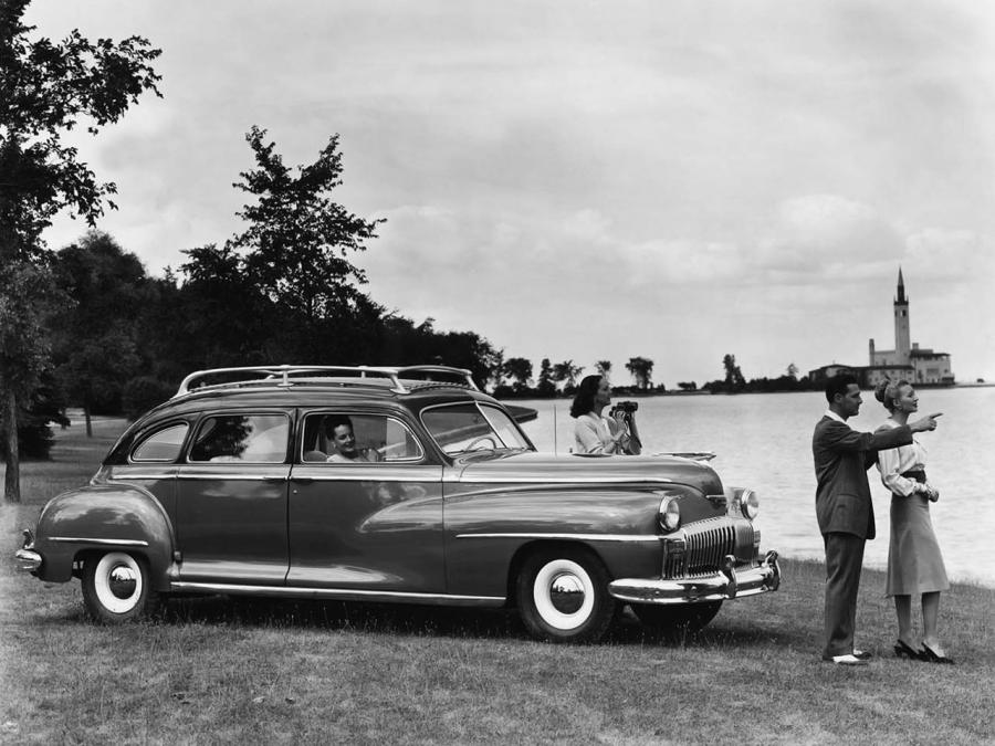  DeSoto Custom Suburban Sedan (S11) 1947 года  (фото 2 из 3)